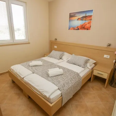 Bondi ماكارسكا