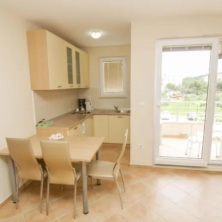 Bondi ماكارسكا