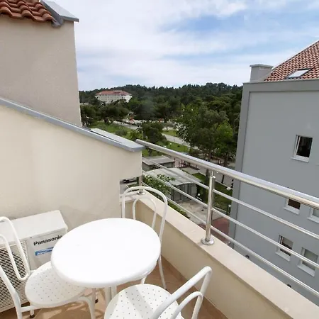 Bondi * ماكارسكا