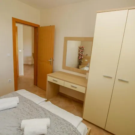 Bondi ماكارسكا