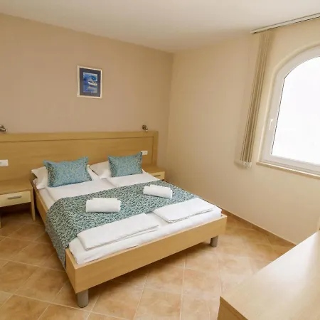 Bondi * ماكارسكا