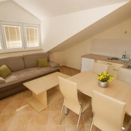 Bondi ماكارسكا