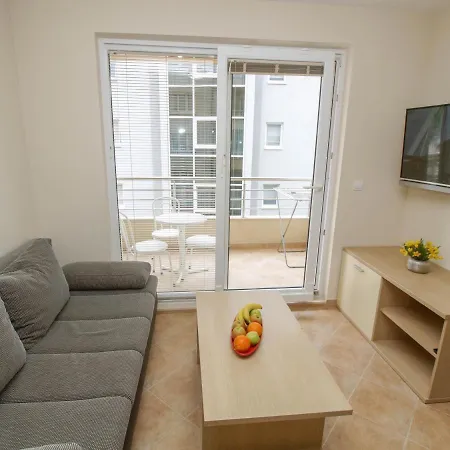 Bondi * ماكارسكا