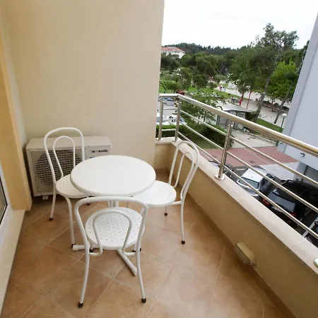 Bondi ماكارسكا