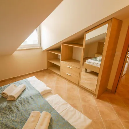 Bondi ماكارسكا